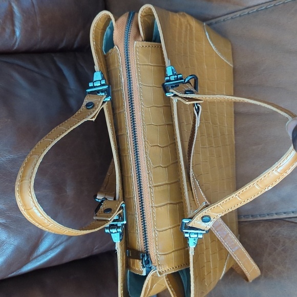 HP. Made in Italy Divina Firenze Embossed Alligator Leather 2-Way Bag - Picture 5 of 14